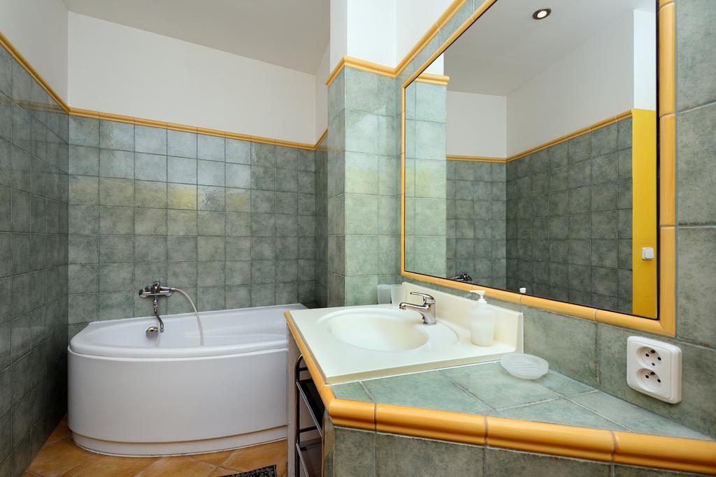 Apartment Konvikt Прага Екстериор снимка